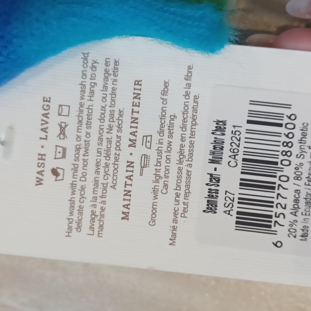 NWT Pokoloko Eye-catching Multi-Colored Check Seamless Scarf - Picture 3 of 9